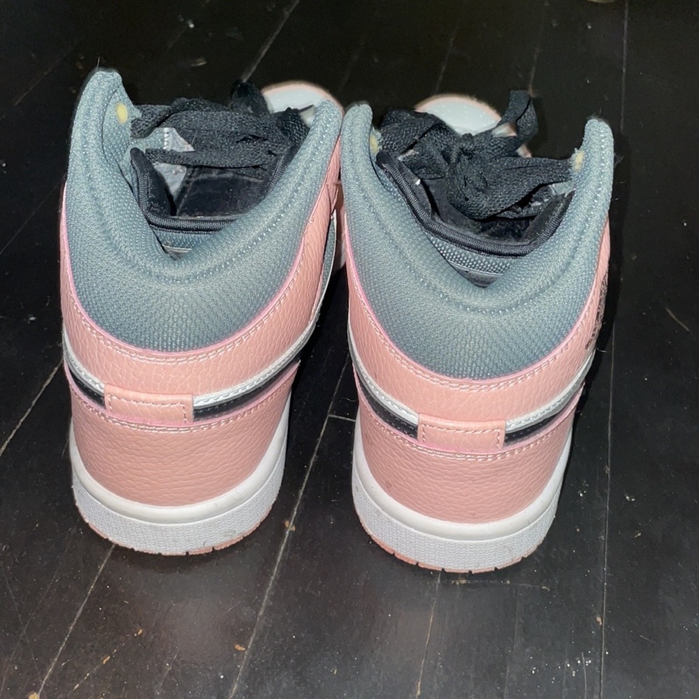 Air Jordan 1 Mids